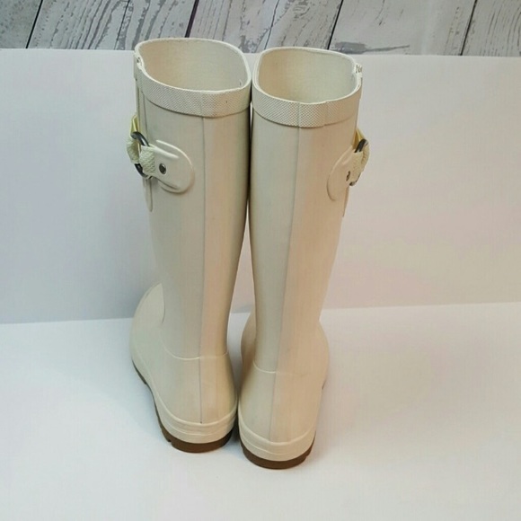 Like new helly Hansen white rain boots sz 6 but fit like 5-5.5 - Picture 3 of 6